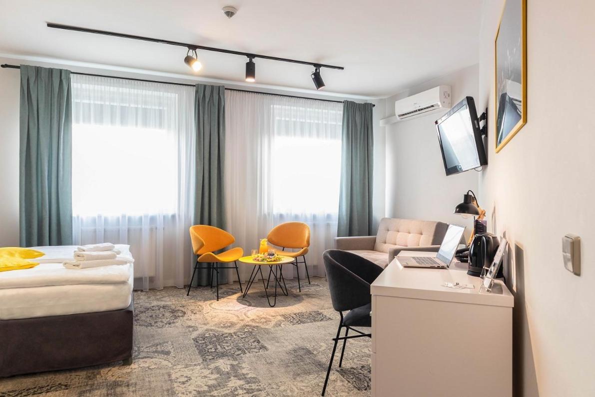 Hotel Nafta Krosno Extérieur photo