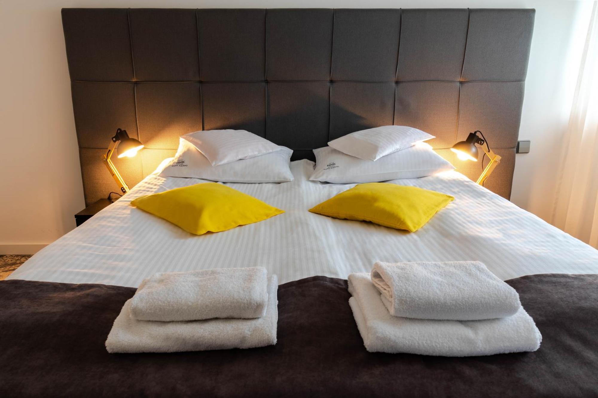 Hotel Nafta Krosno Extérieur photo