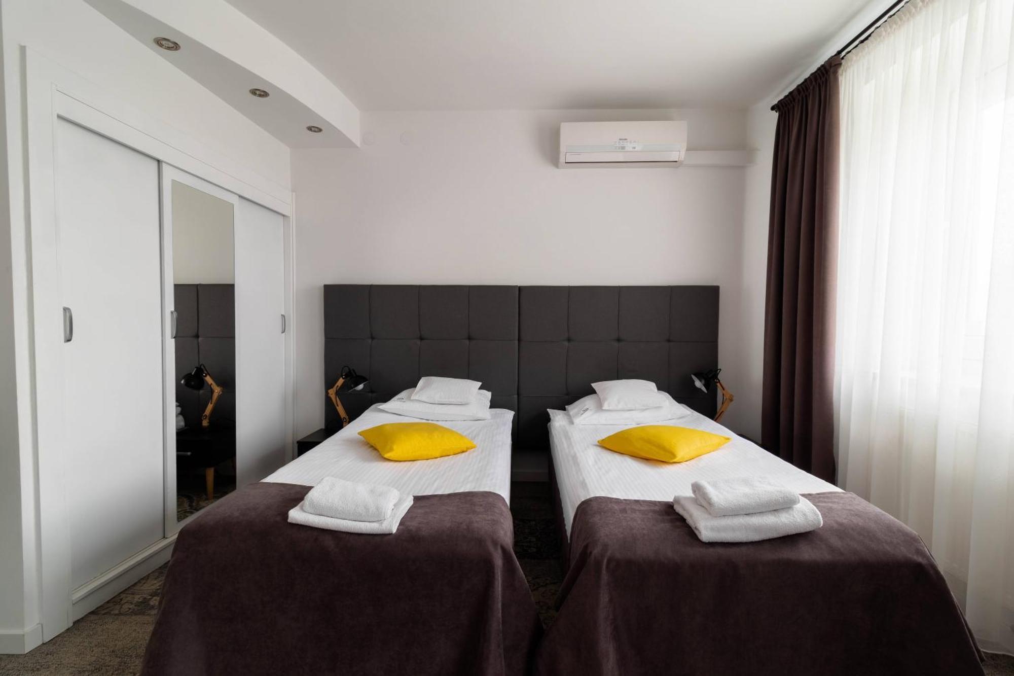 Hotel Nafta Krosno Extérieur photo