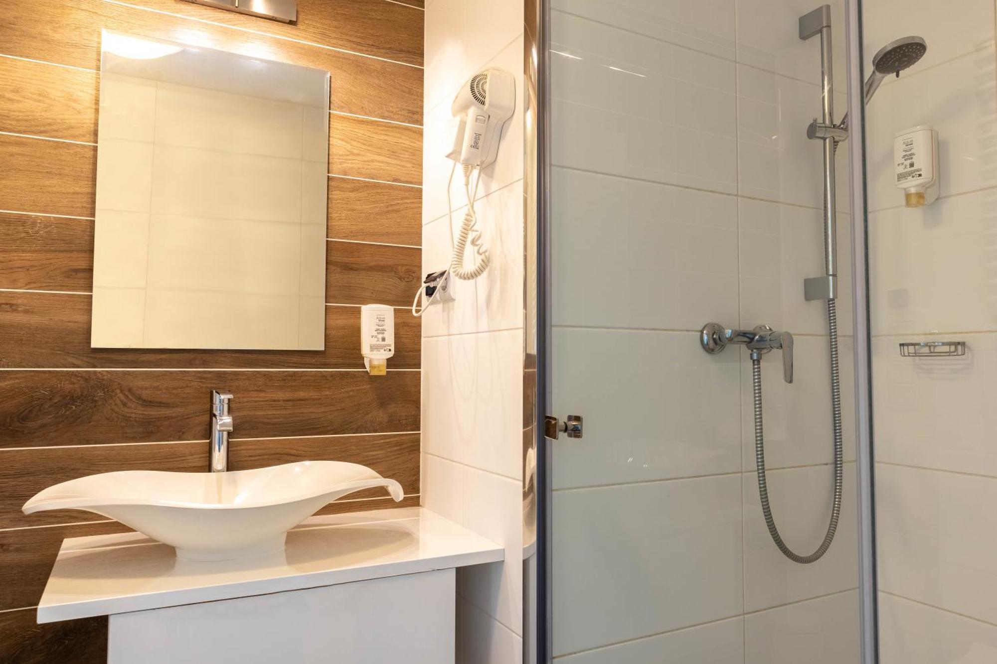 Hotel Nafta Krosno Extérieur photo