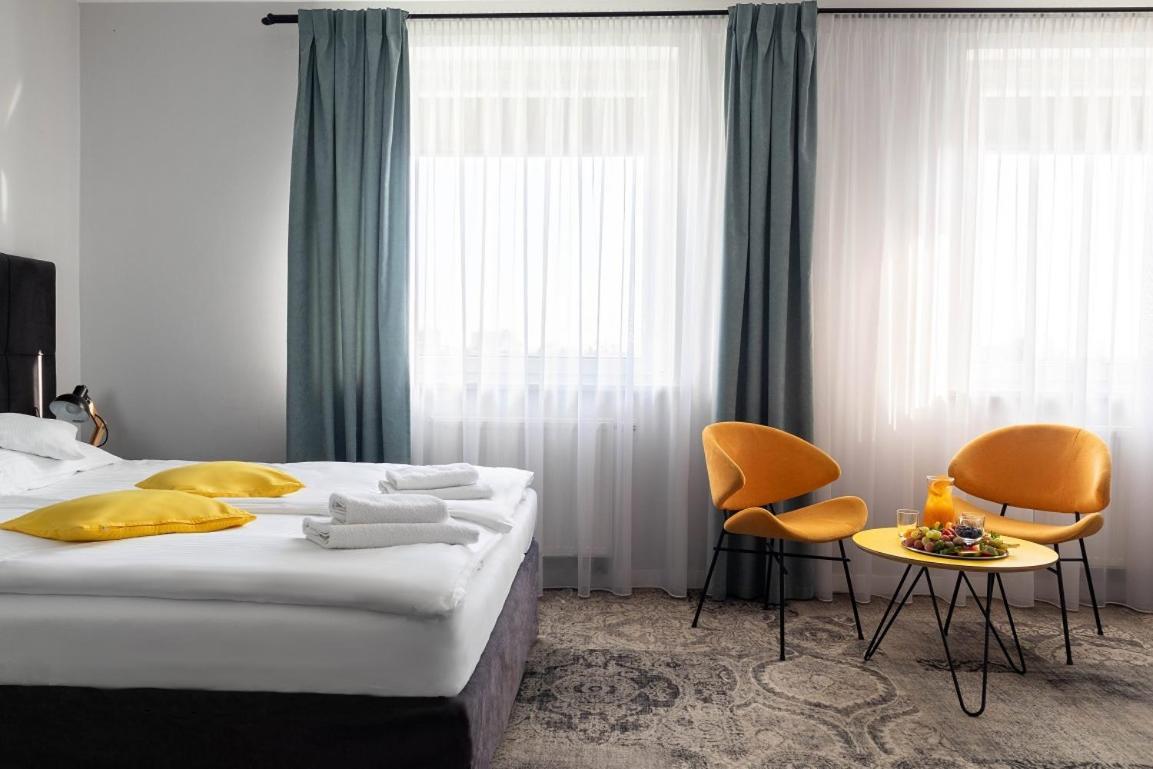 Hotel Nafta Krosno Extérieur photo