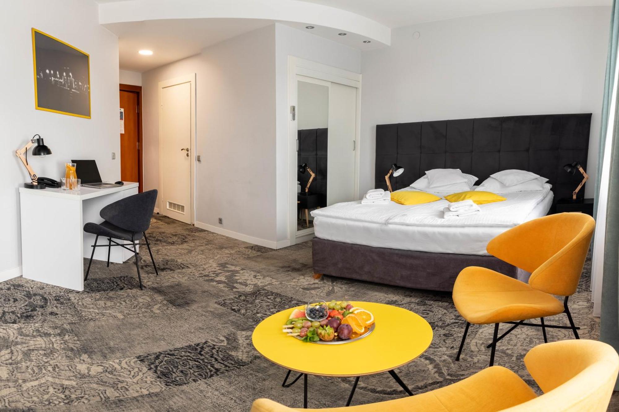 Hotel Nafta Krosno Extérieur photo