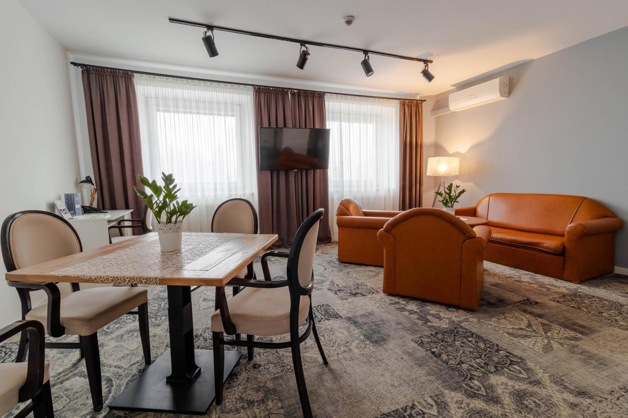 Hotel Nafta Krosno Extérieur photo