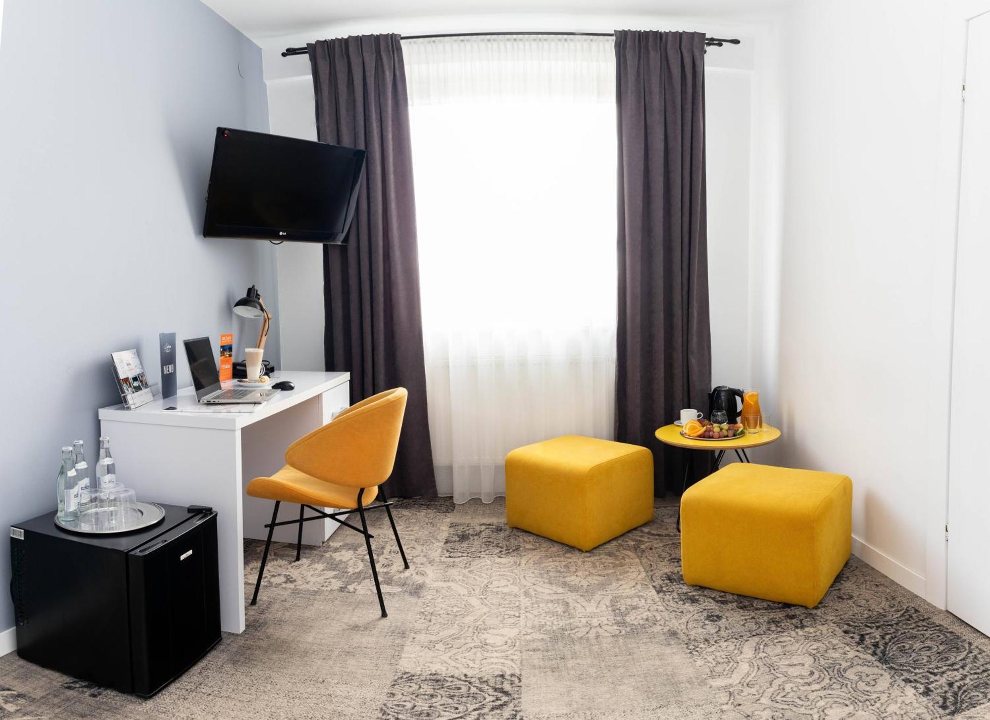 Hotel Nafta Krosno Extérieur photo