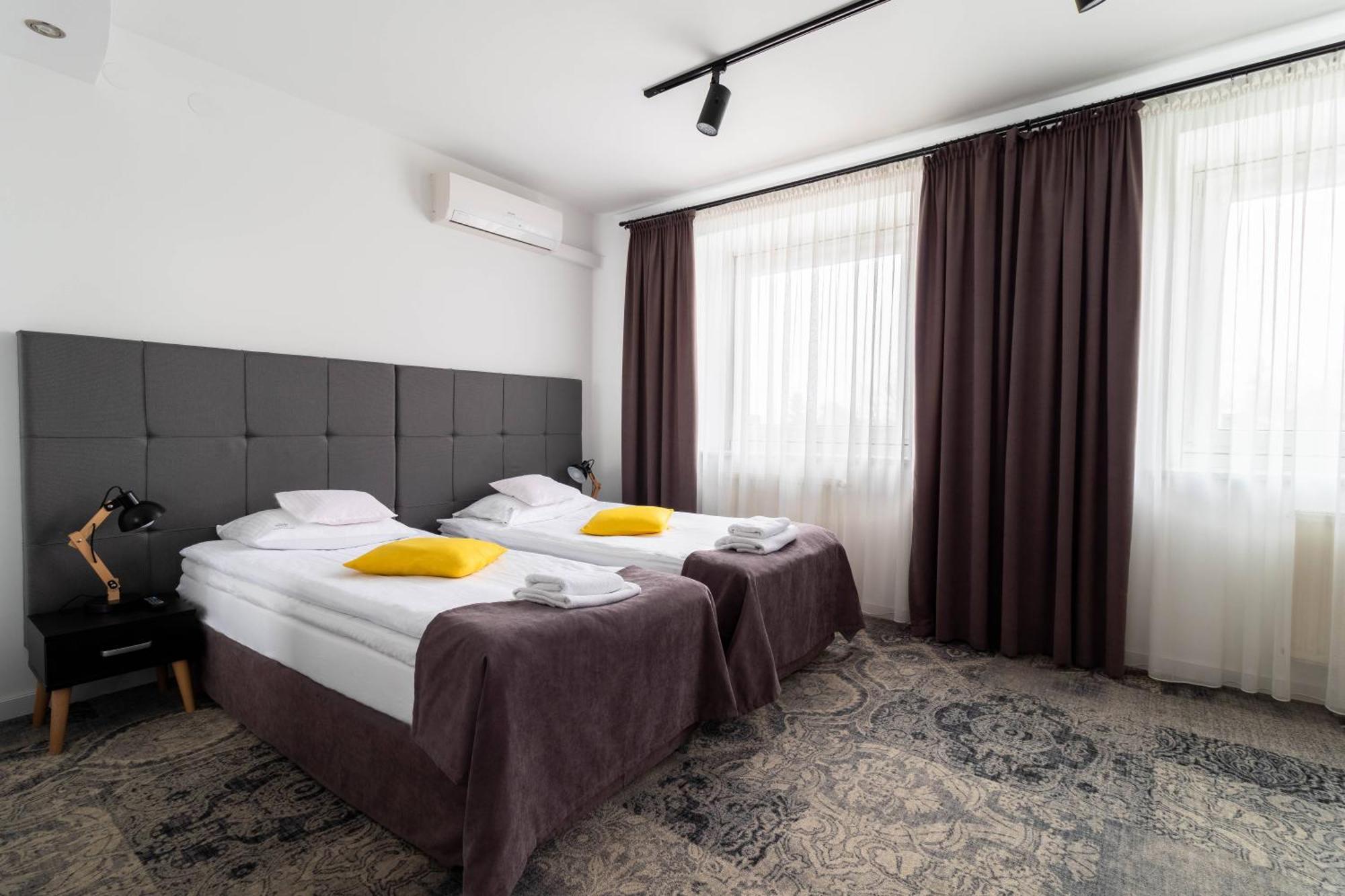 Hotel Nafta Krosno Extérieur photo