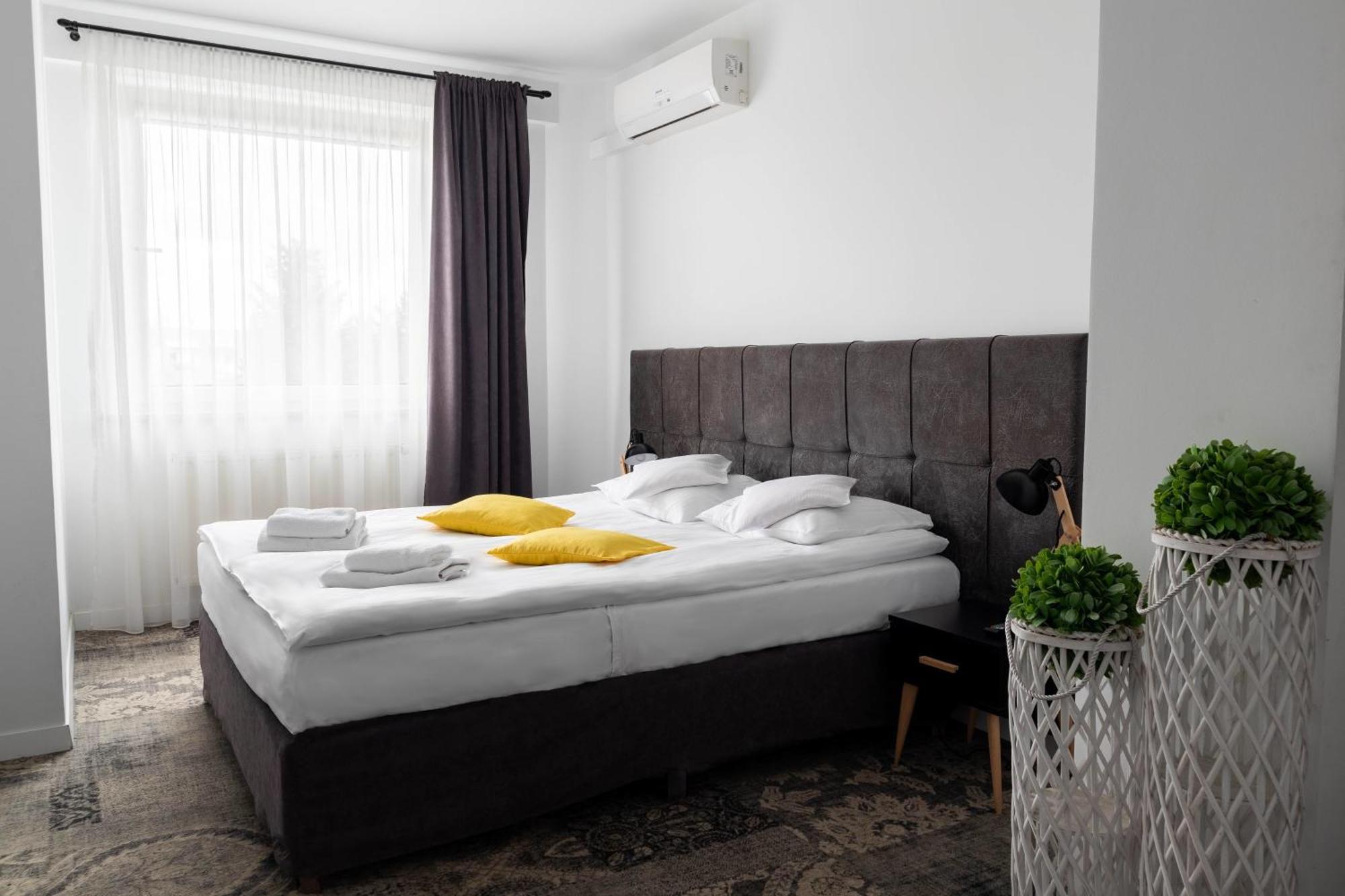 Hotel Nafta Krosno Extérieur photo
