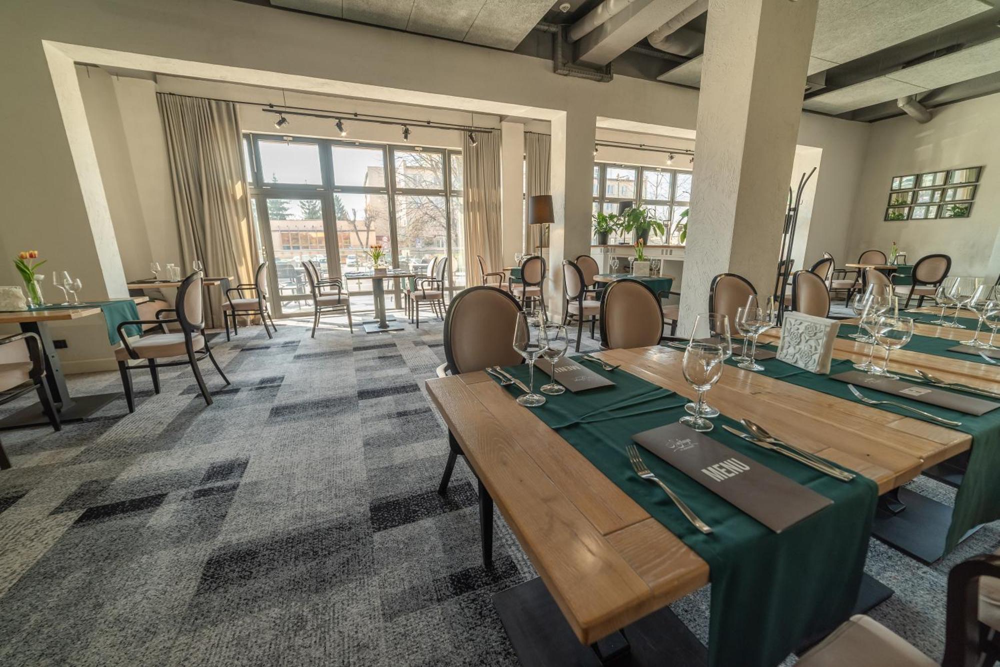 Hotel Nafta Krosno Extérieur photo