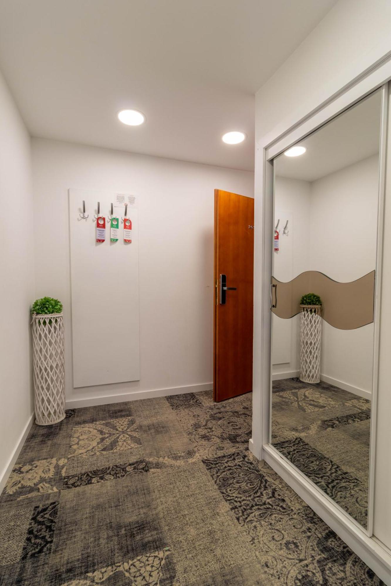 Hotel Nafta Krosno Extérieur photo