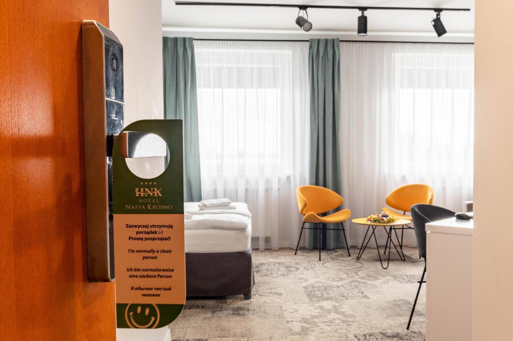 Hotel Nafta Krosno Extérieur photo