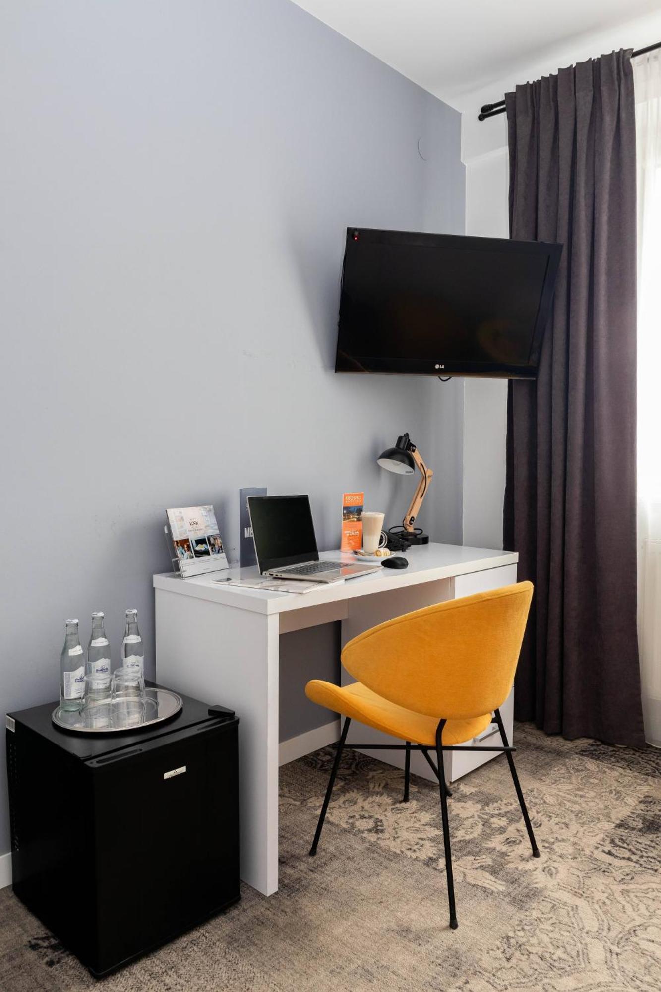 Hotel Nafta Krosno Extérieur photo