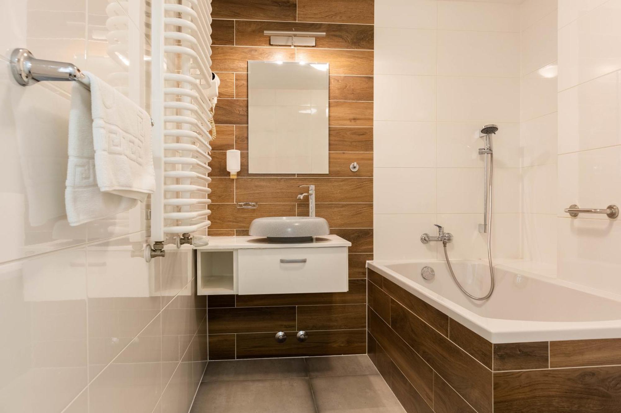 Hotel Nafta Krosno Extérieur photo